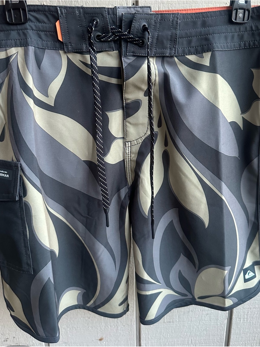 NWT Quiksilver Men’s Waterman Amphibian Tropical Camo Board Shorts Size 28